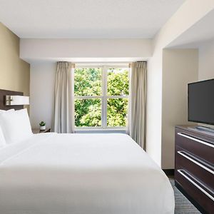 One-Bedroom Queen Suite